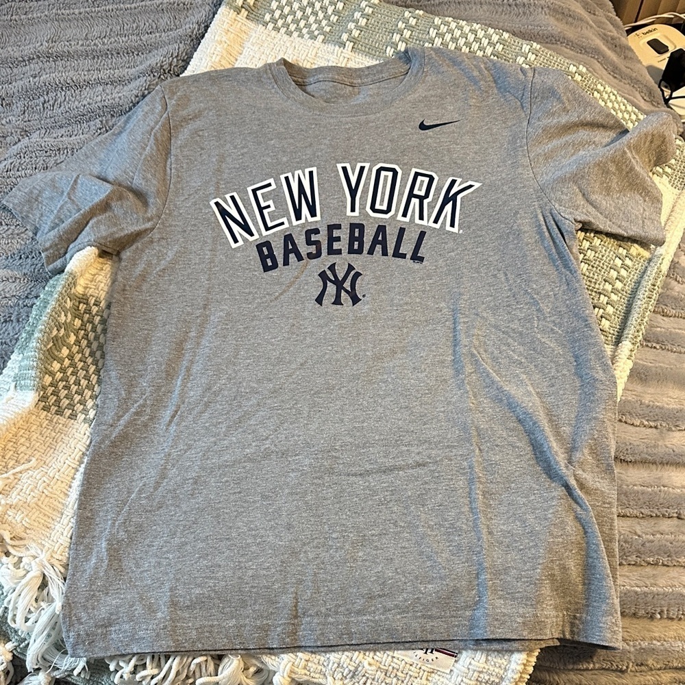 Men’s Gray New York Yankees Baseball T-Shirt